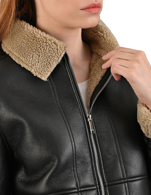 Chamarra Mujer Nine West Negra con Cuello y Puños en Borrega